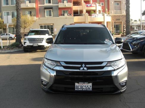 Used 2018 Mitsubishi Outlander LE image 2