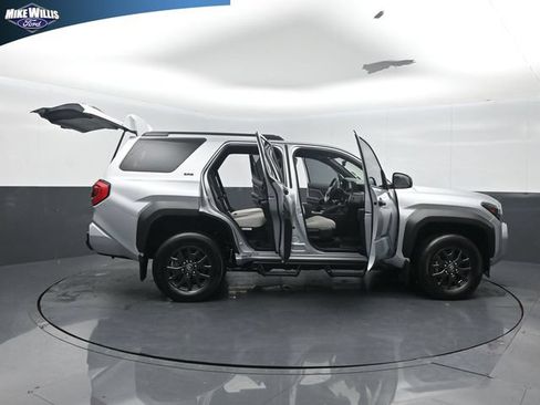 Used 2025 Toyota 4Runner SR5 AWD/4WD image 27
