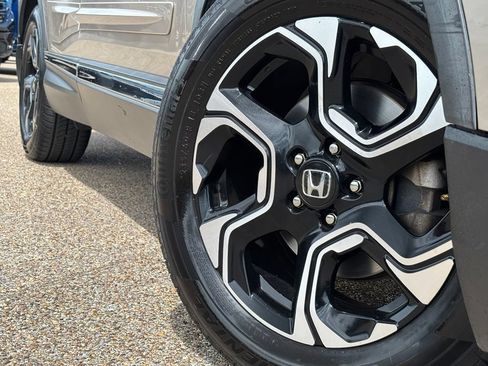 Used 2019 Honda CR-V Touring image 2
