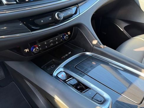 Used 2024 Buick Enclave Premium image 40