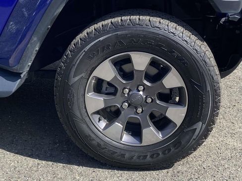 Used 2018 Jeep Wrangler Unlimited Sahara image 9