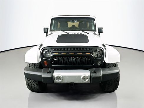 Used 2015 Jeep Wrangler Unlimited Sahara image 2