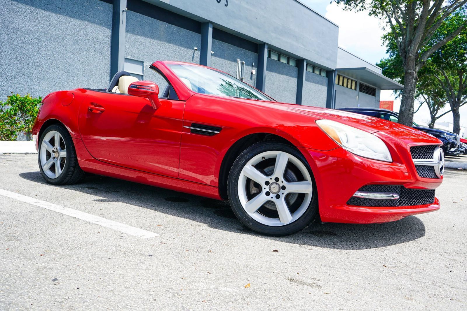 Used 2013 Mercedes-Benz SLK 250 image 1