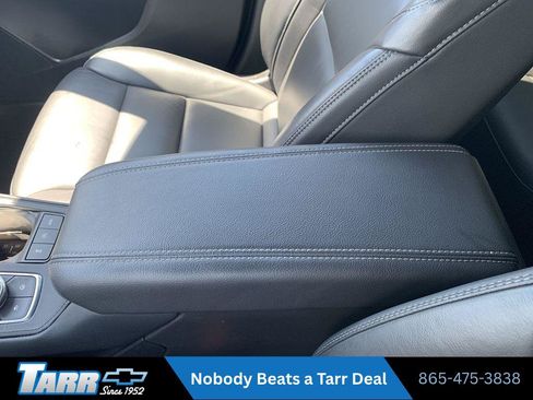 Used 2025 Cadillac XT4 Premium Luxury FWD image 22