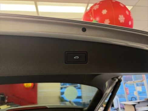 Certified 2022 Volkswagen Tiguan SE R-Line image 12