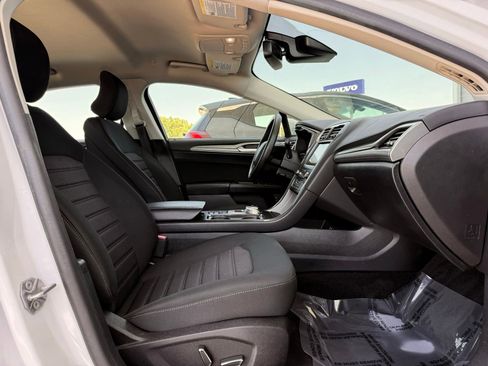 Used 2019 Ford Fusion SE FWD image 19