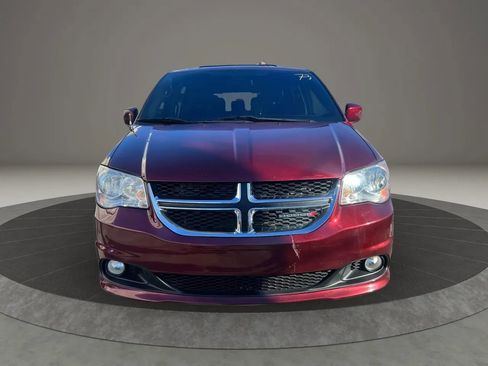 Used 2019 Dodge Grand Caravan SXT image 2