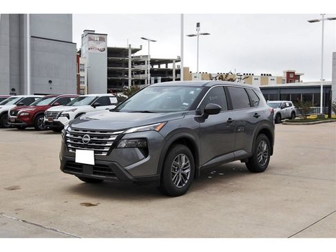 Used 2024 Nissan Rogue S image 2