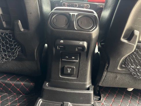 Used 2018 Jeep Wrangler Unlimited Rubicon AWD/4WD image 15