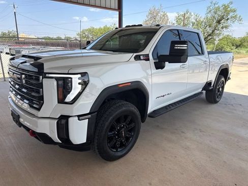 Used 2024 GMC Sierra 2500 AT4 w/ AT4 Premium Plus Package AWD/4WD image 3
