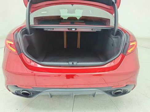 Used 2017 Alfa Romeo Giulia Ti w/ TI 19" Sport Package image 13