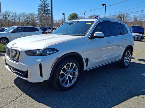 Used 2024 BMW X5 xDrive40i w/ Parking Assistance Package AWD/4WD image 3