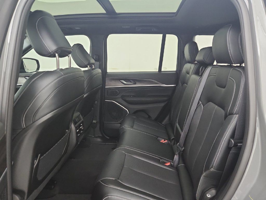 New 2027 Jeep Grand Cherokee Limited AWD/4WD image 32