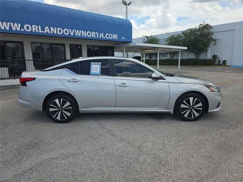Used 2022 Nissan Altima 2.5 SV AWD/4WD image 3
