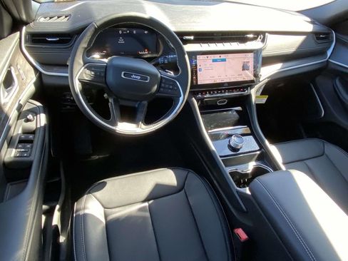 New 2026 Jeep Grand Cherokee Limited w/ Luxury Tech Group II RWD image 36