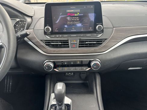 Used 2025 Nissan Altima 2.5 SV image 17