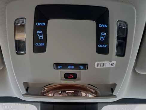 Used 2023 Toyota Sienna LE image 22