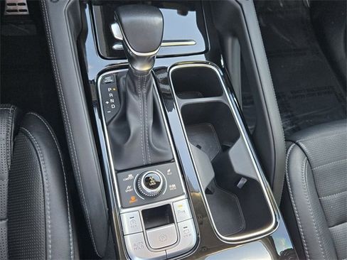 Used 2020 Kia Telluride SX w/ SX Prestige Package image 19