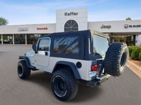 Used 2004 Jeep Wrangler 4WD image 3