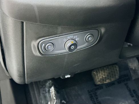 Used 2020 Chevrolet Equinox LT w/ Sport Edition image 15