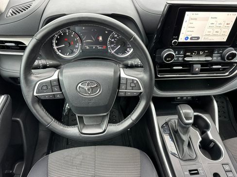 Used 2024 Toyota Highlander LE image 13