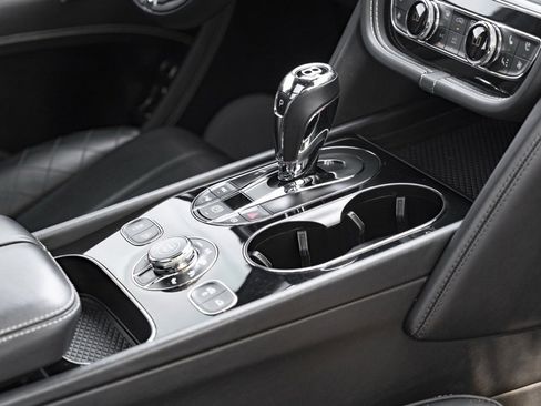 Used 2018 Bentley Bentayga image 39