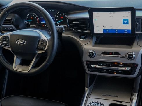 Used 2024 Ford Explorer XLT w/ Equipment Group 202A image 29