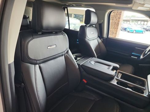 New 2025 Ford Expedition Platinum w/ Driver's Package image 17