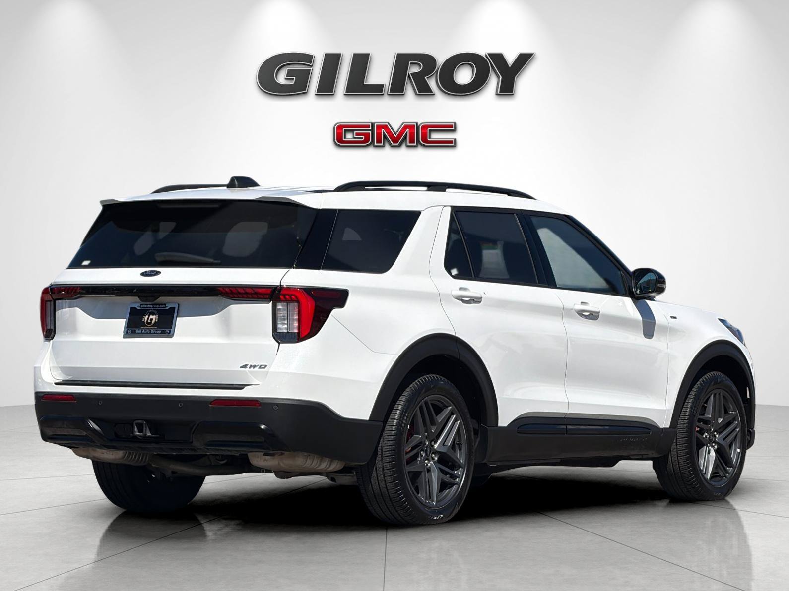 Used 2025 Ford Explorer ST-Line w/ ST-Line Street Pack AWD/4WD image 3