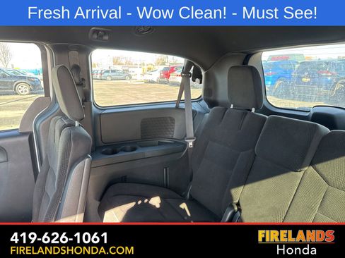 Used 2017 Dodge Grand Caravan SE image 32