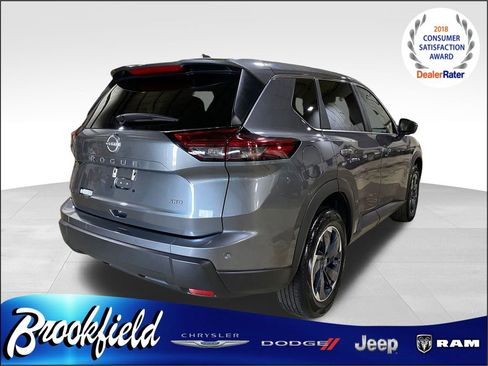 Used 2025 Nissan Rogue SV image 8