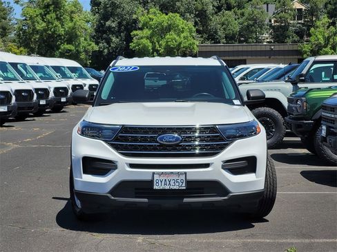 Used 2021 Ford Explorer XLT image 2