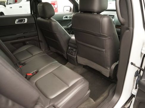 Used 2015 Ford Explorer Limited w/ Equipment Group 302A FWD image 17