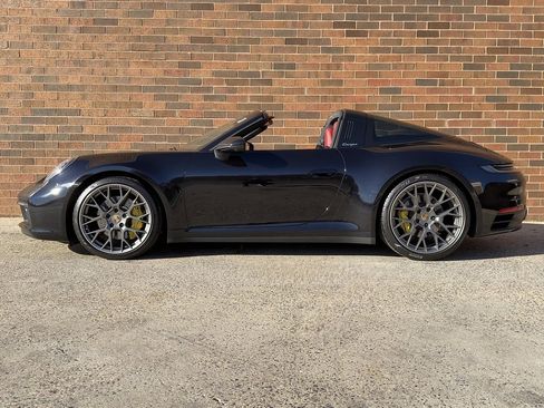 Certified 2021 Porsche 911 Targa 4S image 2