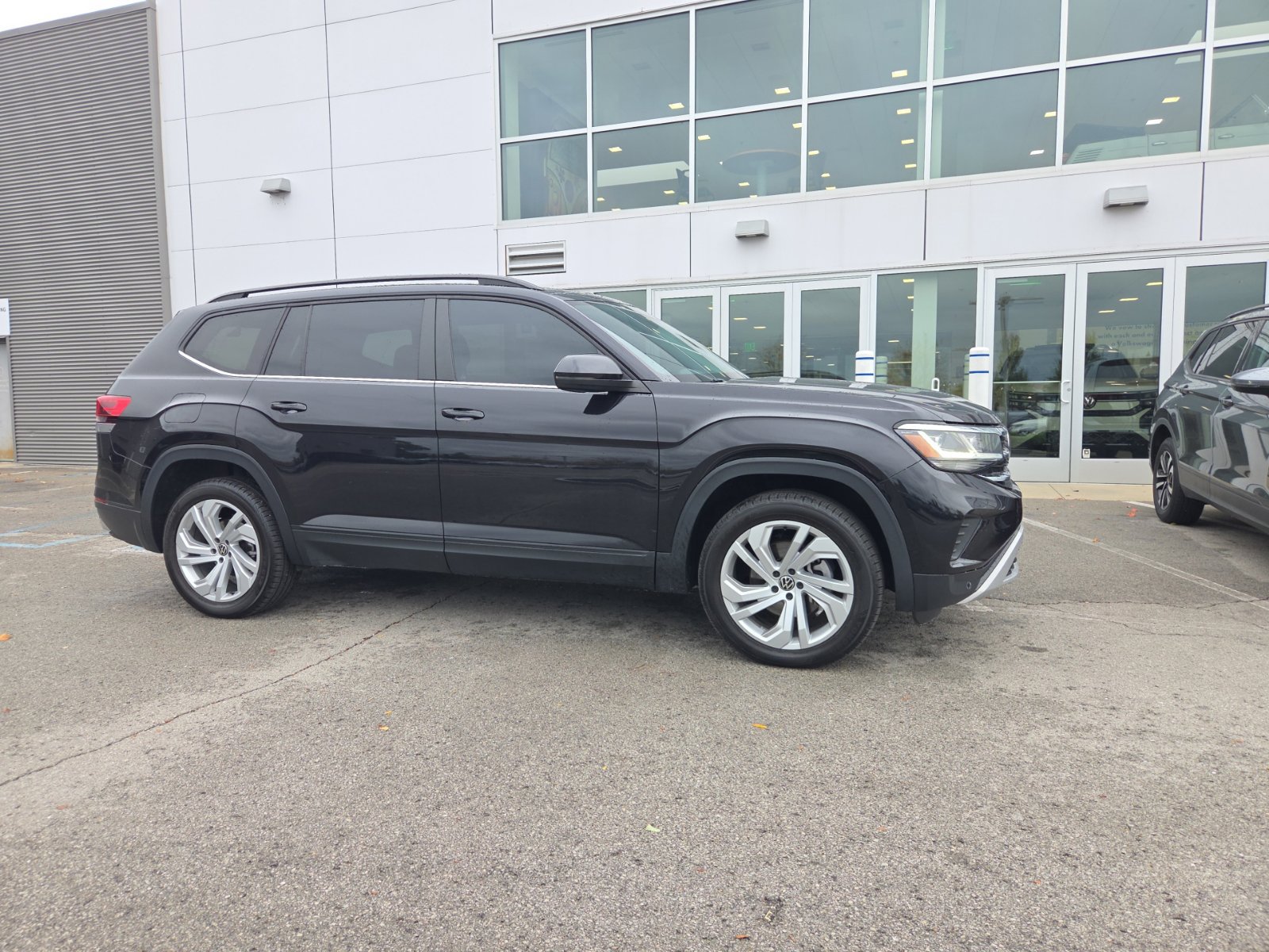 Used 2021 Volkswagen Atlas SE w/ Panoramic Sunroof Package AWD/4WD image 6