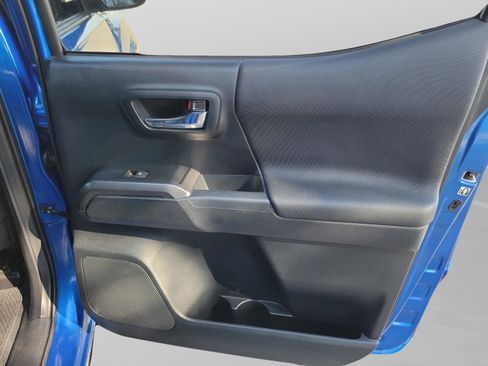 Used 2017 Toyota Tacoma SR5 image 27