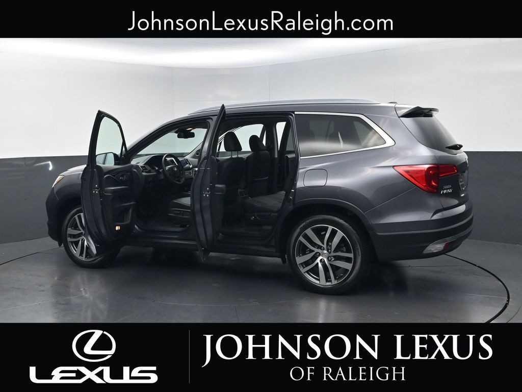 Used 2017 Honda Pilot Touring image 38