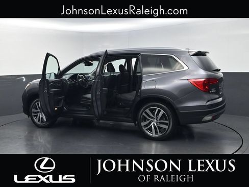Used 2017 Honda Pilot Touring image 38