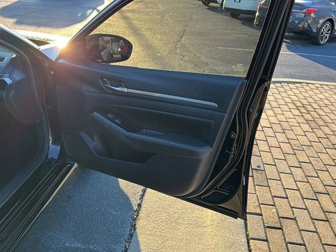 Used 2023 Nissan Altima 2.5 SV image 12