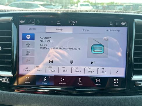Used 2025 Chrysler Pacifica Select FWD image 26
