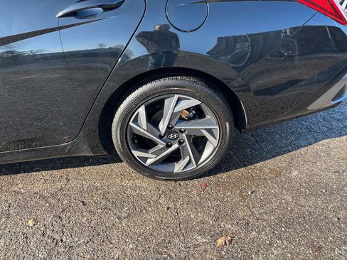 Used 2025 Hyundai Elantra Limited image 31