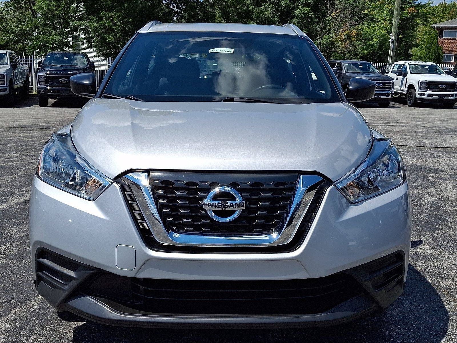 Used 2019 Nissan Kicks S FWD image 2