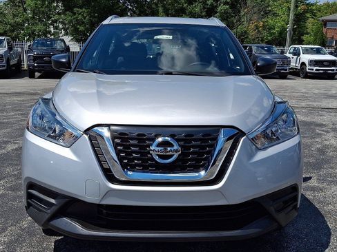 Used 2019 Nissan Kicks S FWD image 2
