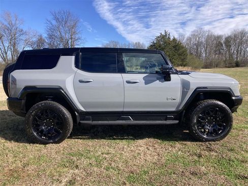 New 2026 GMC Hummer EV SUV image 2