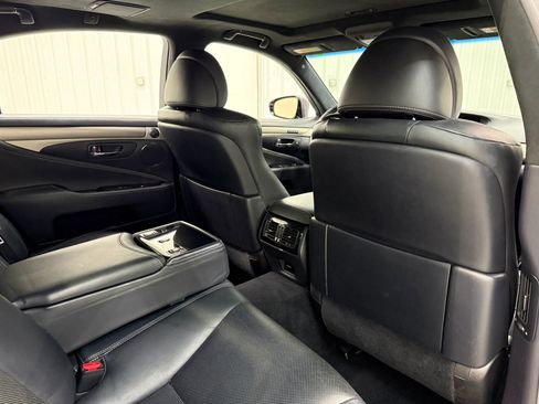 Used 2015 Lexus LS 460 AWD w/ F Sport Package image 17