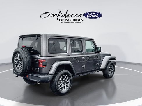 Used 2025 Jeep Wrangler Unlimited Sahara AWD/4WD image 8