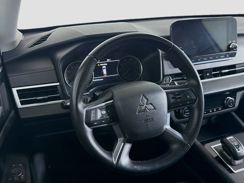 Used 2024 Mitsubishi Outlander SE FWD image 18