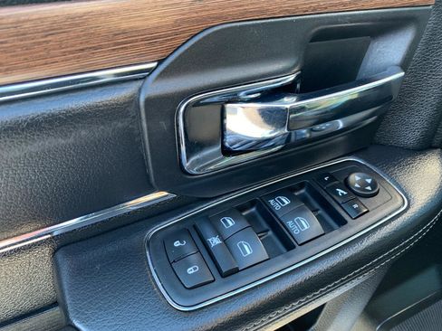 Used 2017 RAM 1500 Laramie w/ Convenience Group AWD/4WD image 10