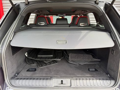 Used 2022 Land Rover Range Rover Sport SVR image 39