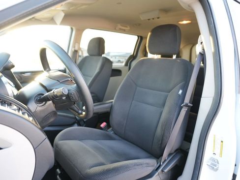 Used 2018 Dodge Grand Caravan SE w/ UConnect Hands-Free Group image 12